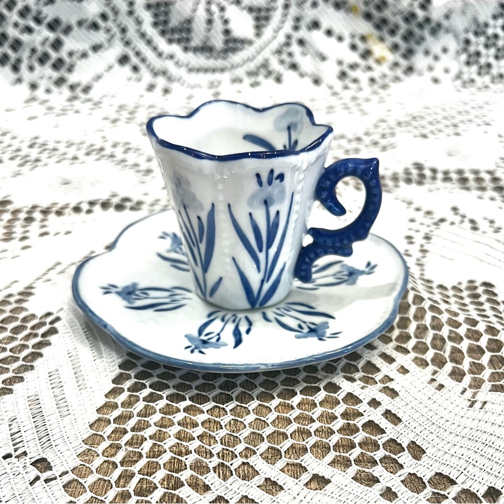 Espresso cup and saucer set